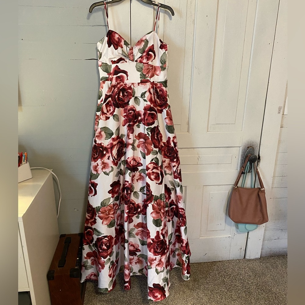 City Studio Allover Floral Prom Dress; Size 9 Juniors; has pockets!!